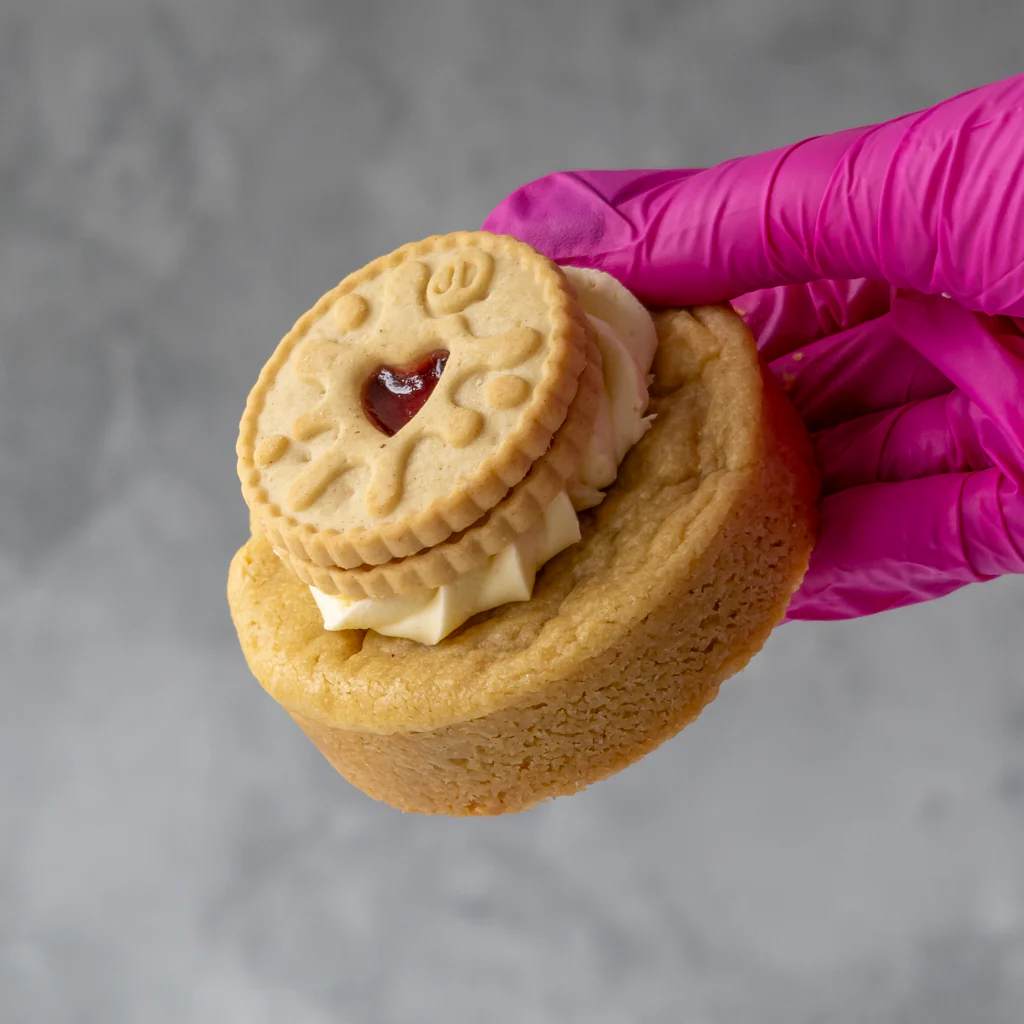Stuffed Deluxe Cookie with Jammie Dodger - Image 10