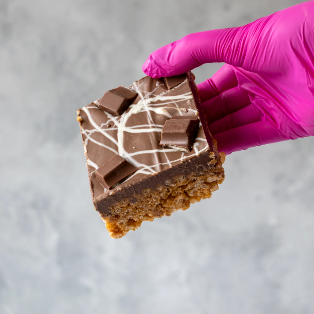 Crispie Slab with Kinder Bar - Image 4
