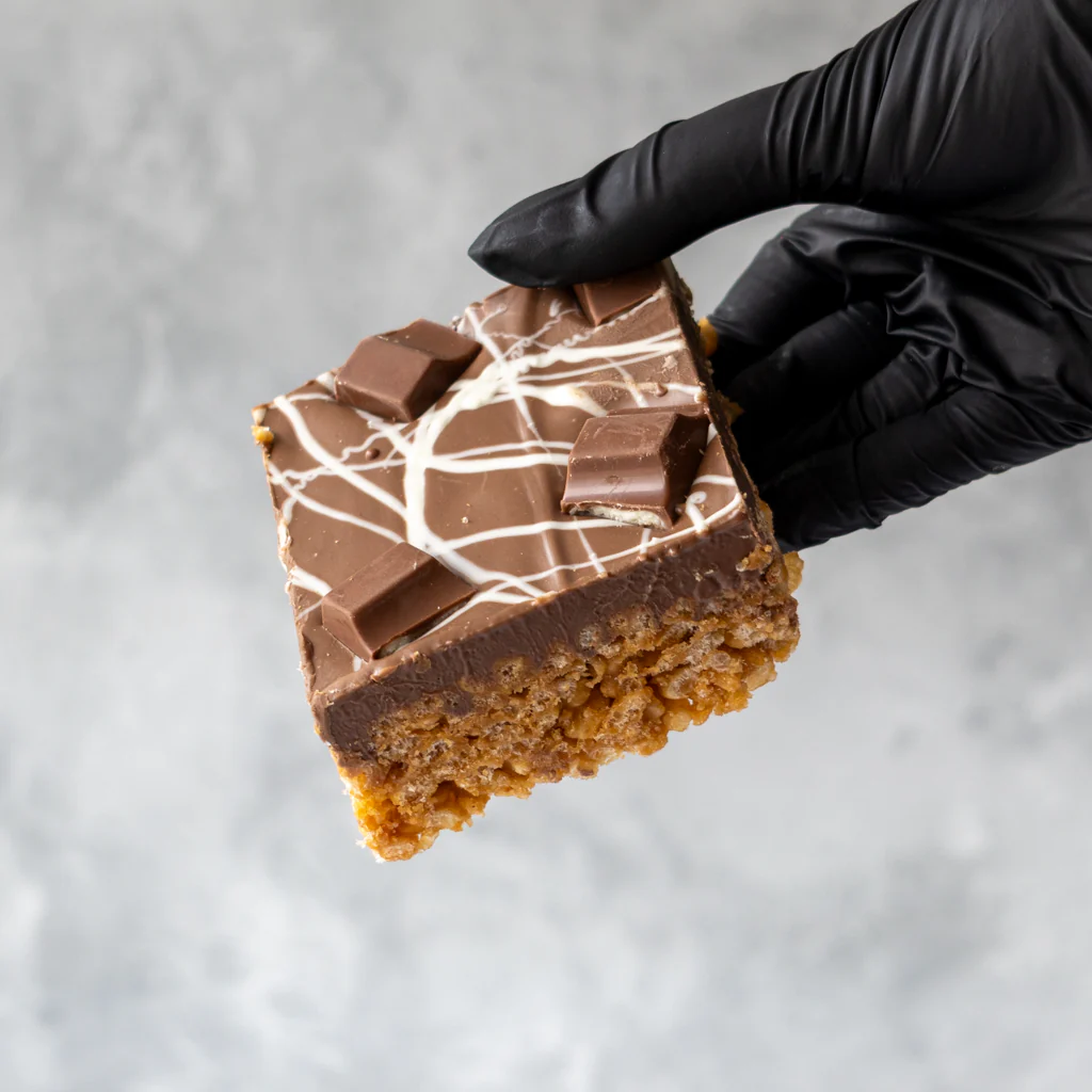 Crispie Slab with Kinder Bar - Image 6